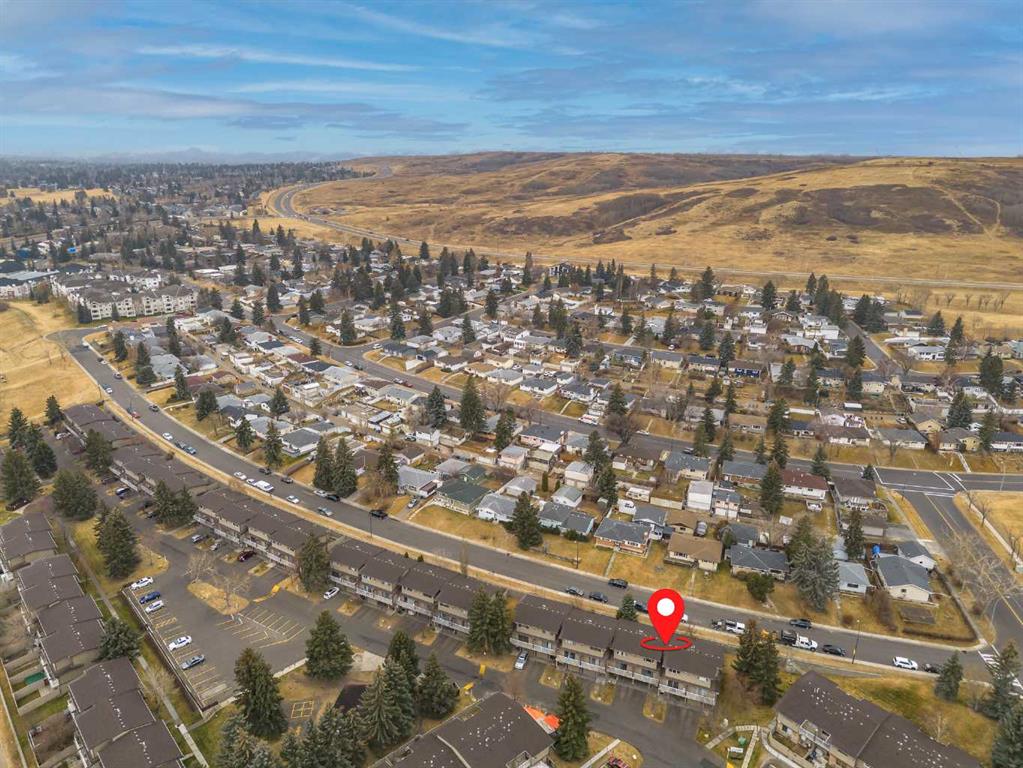 #38 1055 72 Avenue NW, Calgary, Alberta, T2K 5S4