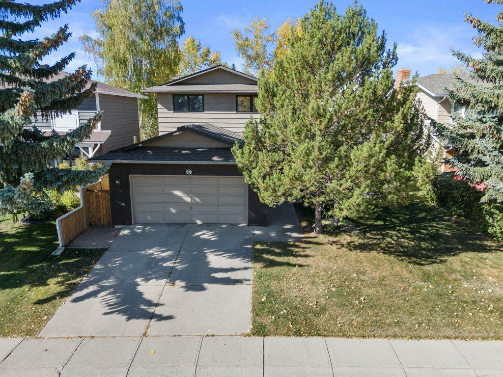 47 Woodmont Way SW, Calgary, Alberta, T2W 4L7