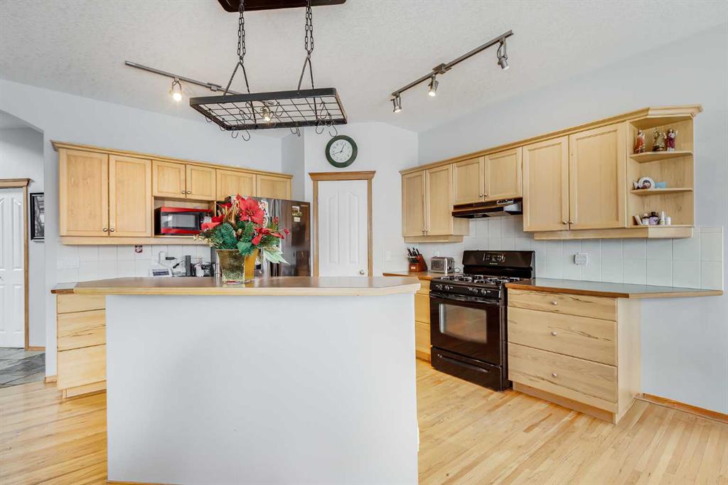 144 Bow Ridge Drive Drive, Cochrane, Alberta, T4C 1V8