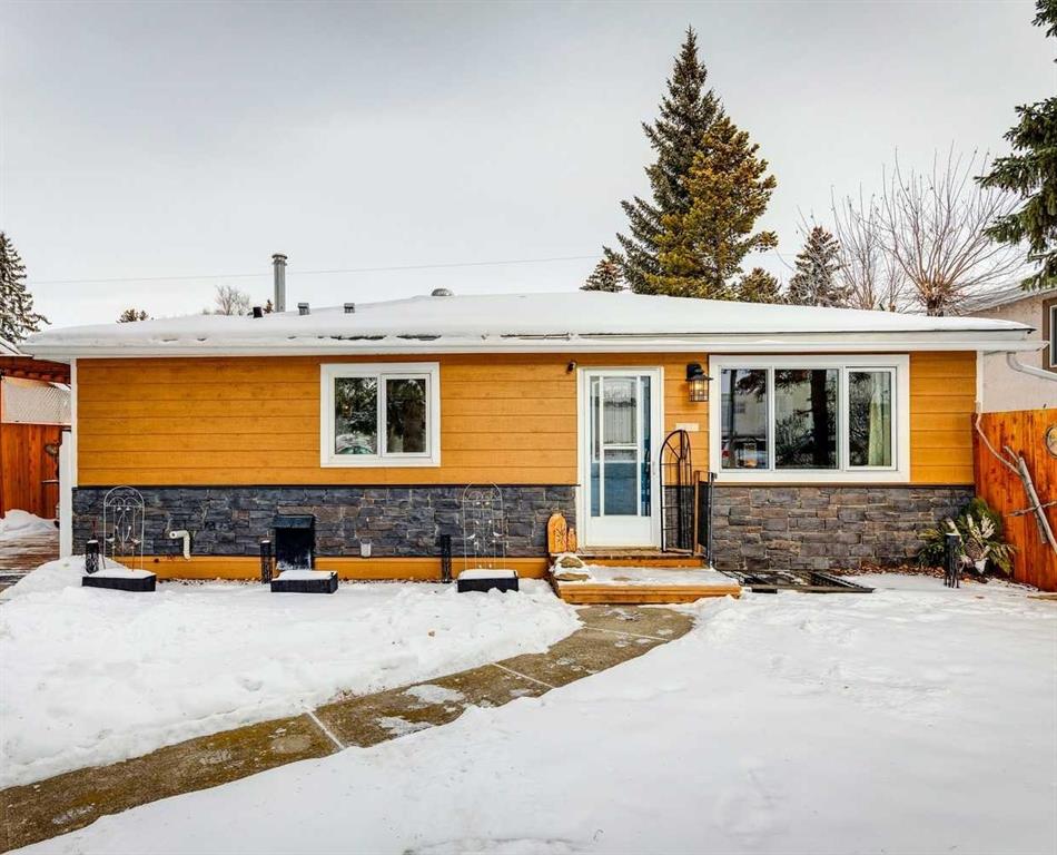 8620 46 Avenue NW, Calgary, Alberta, T3B 1Y7