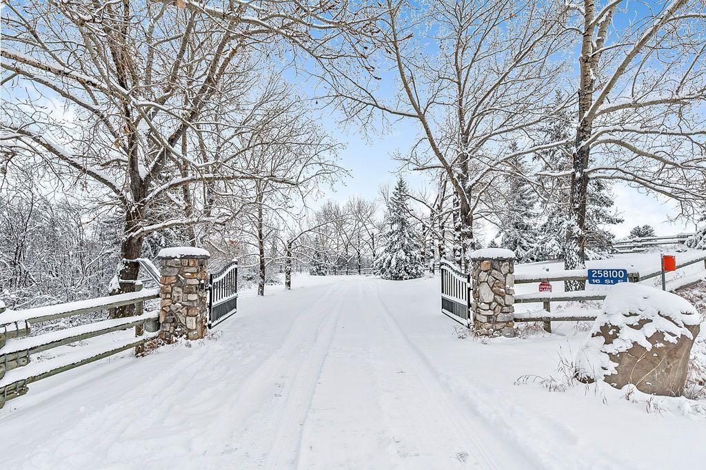 258100 16 Street E, De Winton, Alberta, Y1S 3M1