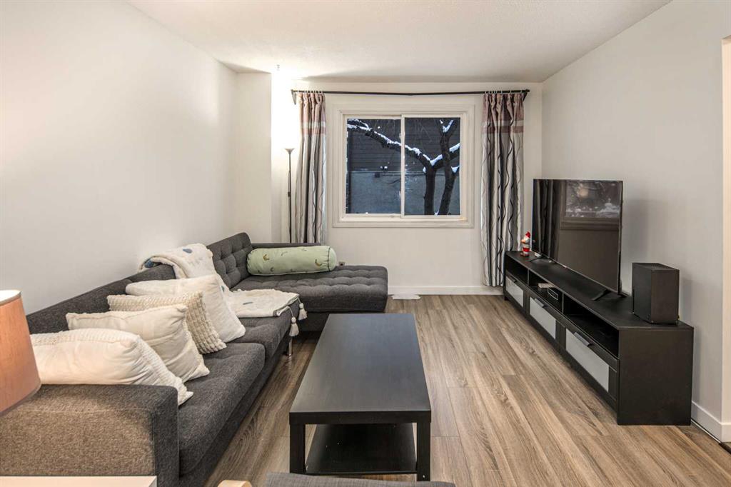 #33 4936 Dalton Drive NW, Calgary, Alberta, T3A 2E4