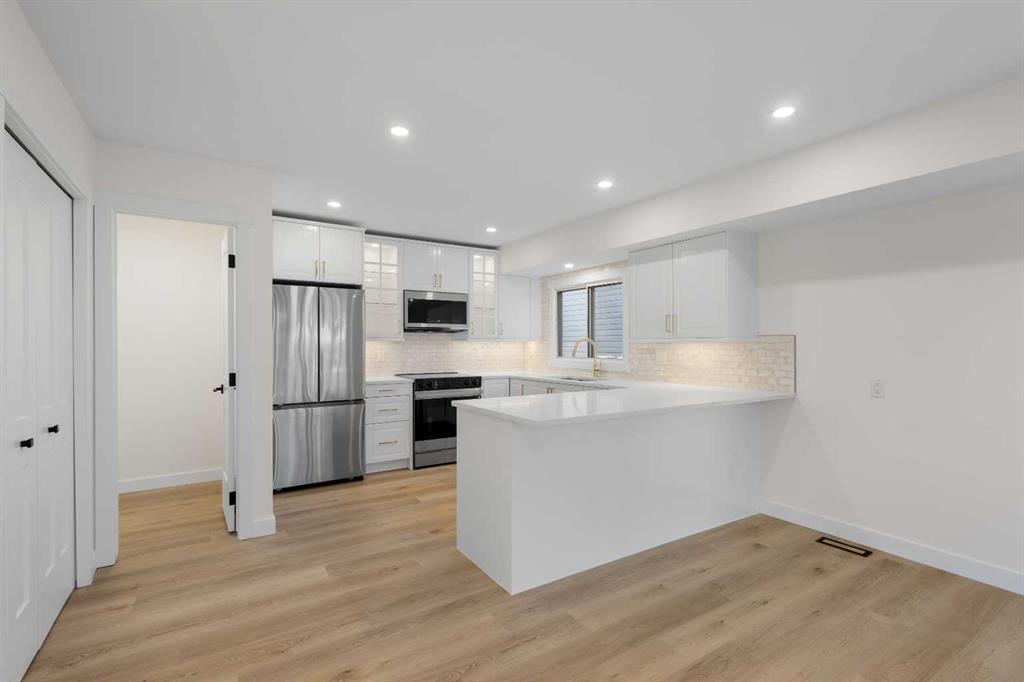 4 Cedarwood Rise SW, Calgary, Alberta, T2W 3H9