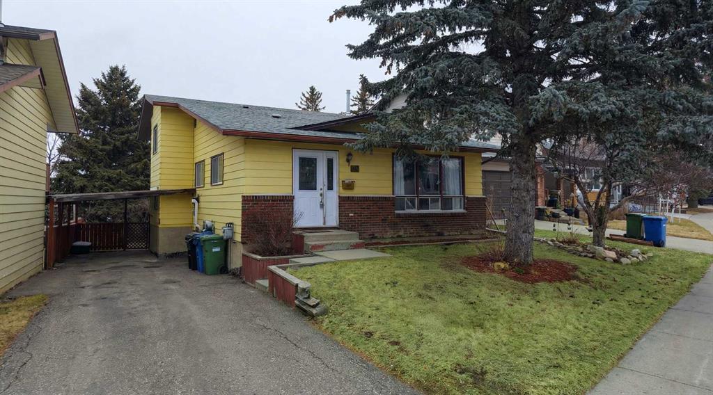 76 Coach Manor Rise SW, Calgary, Alberta, T3H 1C4