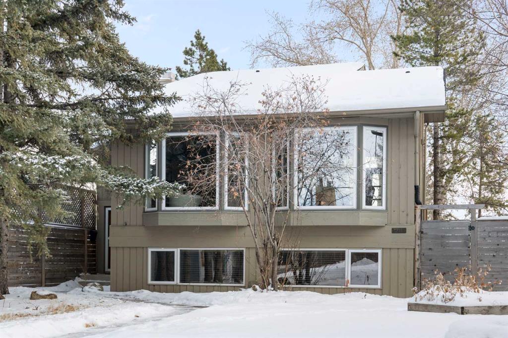 211 Coach Side Road SW, Calgary, Alberta, T3H 1L6