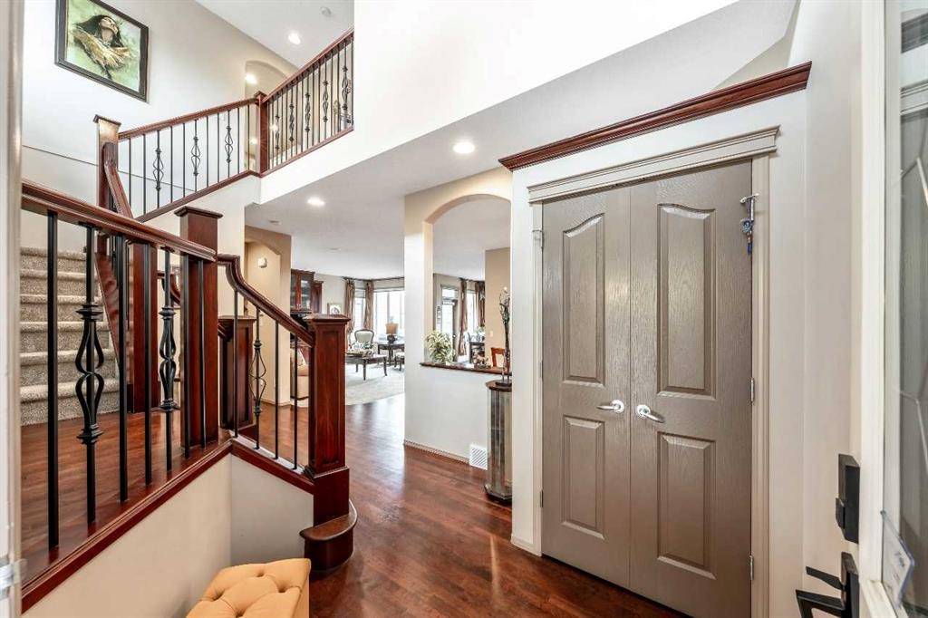 40 Cougar Ridge Heights SW, Calgary, Alberta, T3H4X5