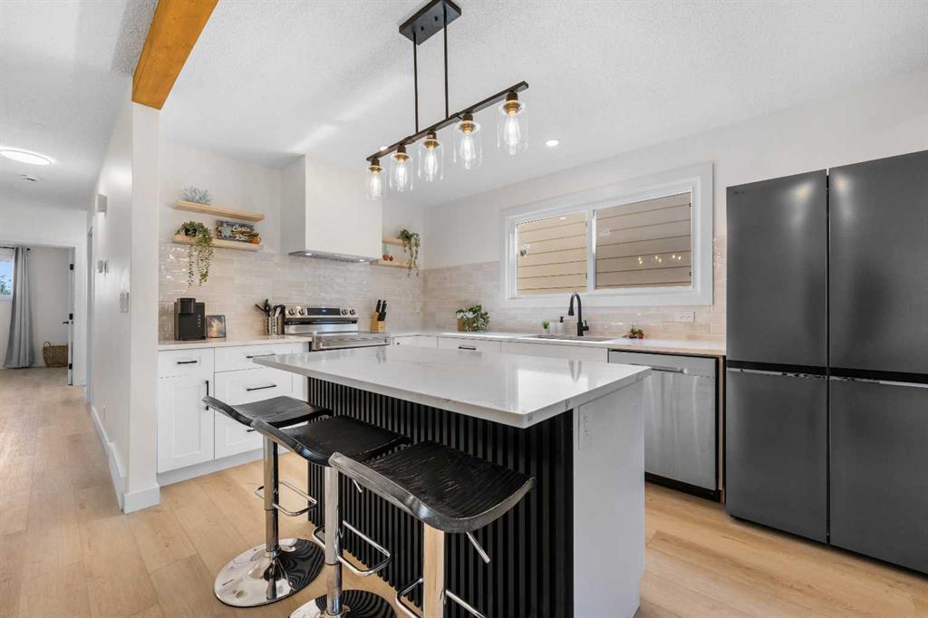 966 Berkley Drive NW, Calgary, Alberta, T3K 1A2