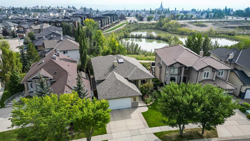 49 Royal Highland Road NW, Calgary, Alberta, T3G 4Y5