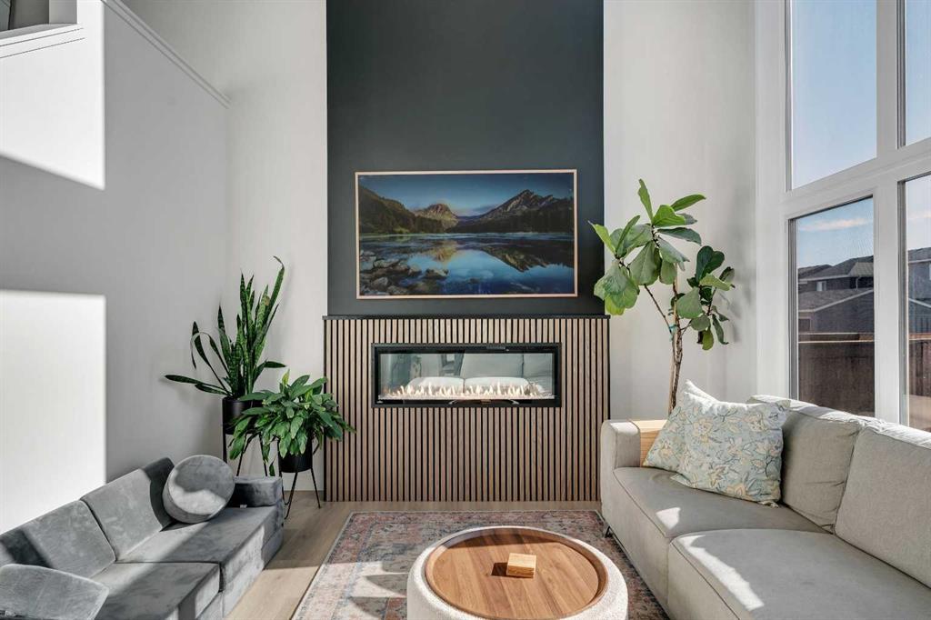 20 Edith Crescent NW, Calgary, Alberta, T3R 2C3