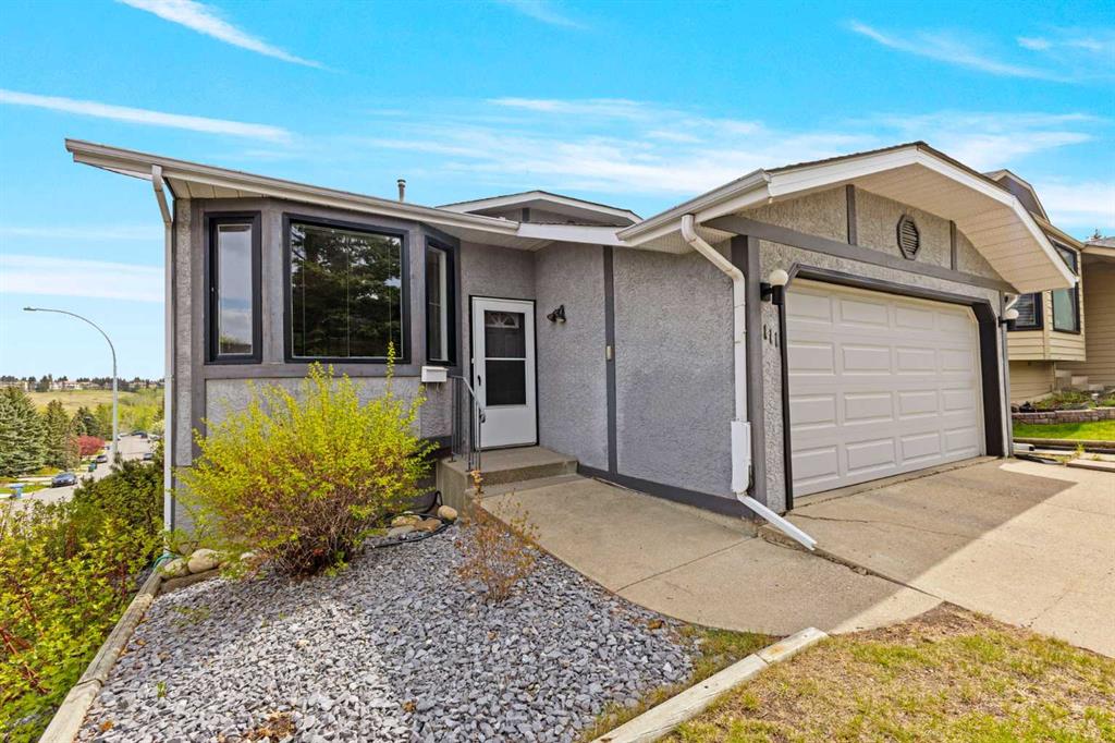 111 Edgebyne Crescent NW, Calgary, Alberta, T3A 4B4