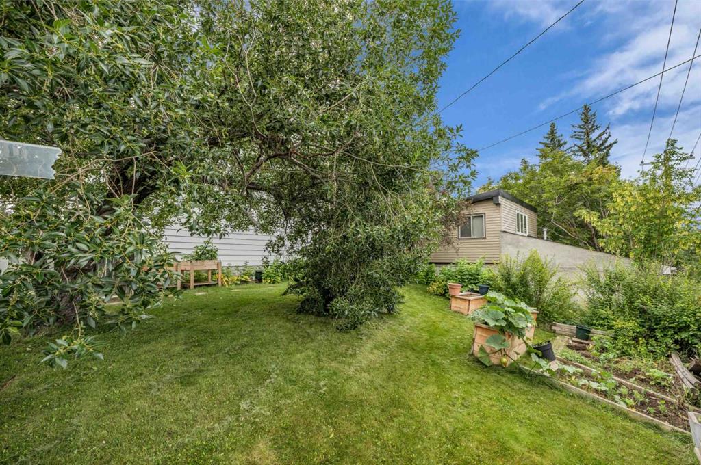 403 Queen Alexandra Way SE, Calgary, Alberta, T2J 3P3