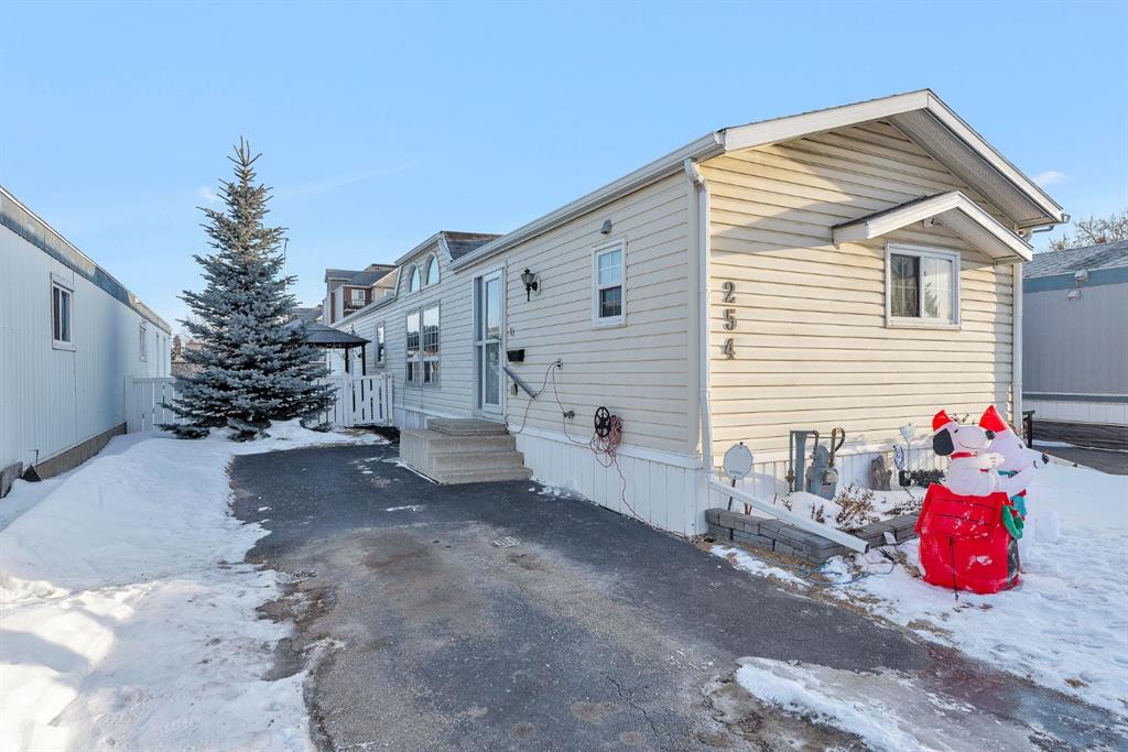 254 Erin Woods Circle SE, Calgary, Alberta, T2B 3C9