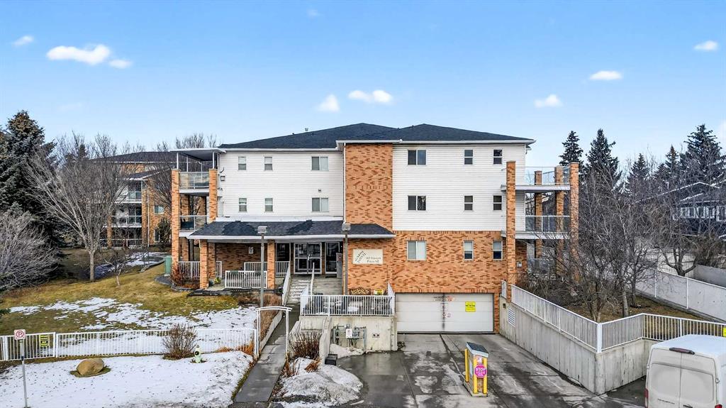 #210 165 Manora Place NE, Calgary, Alberta, T2A 7X5