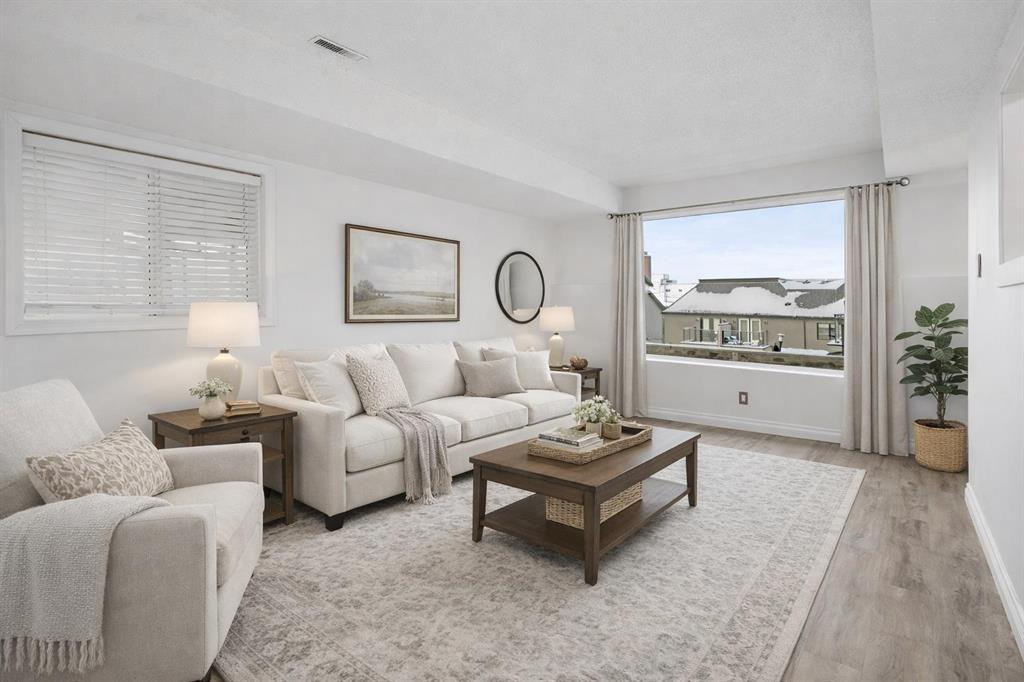 #2 2415 14A Street SW, Calgary, Alberta, T2T 3X4