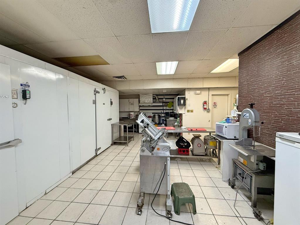 #33 3616 52 Avenue NW, Calgary, Alberta, T2L 1V9