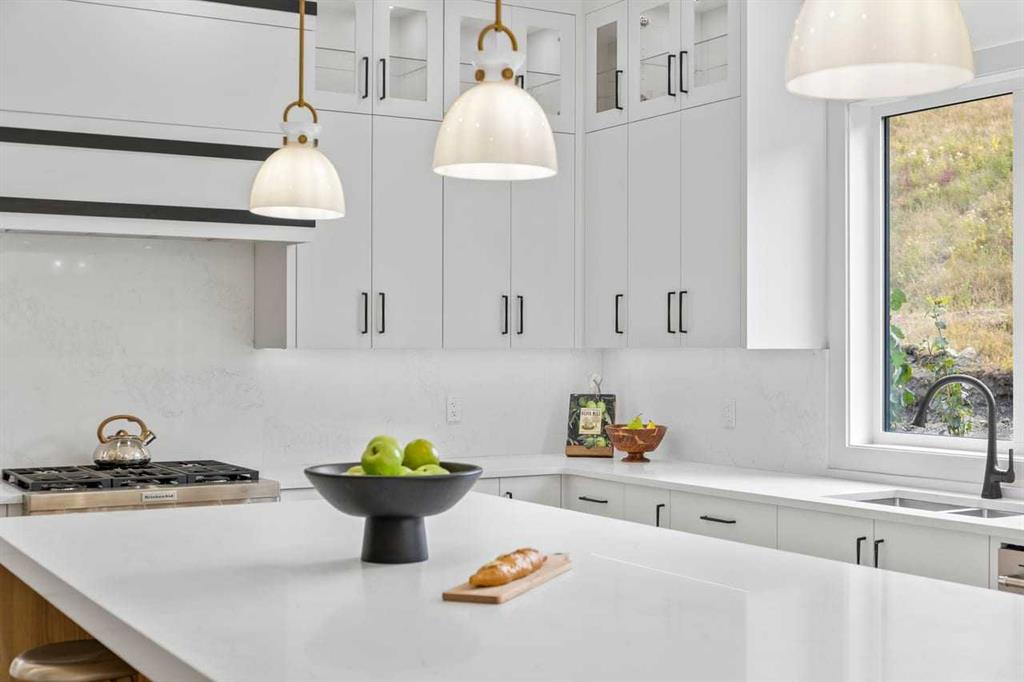 407 Patterson Boulevard SW, Calgary, Alberta, T3H 3N6