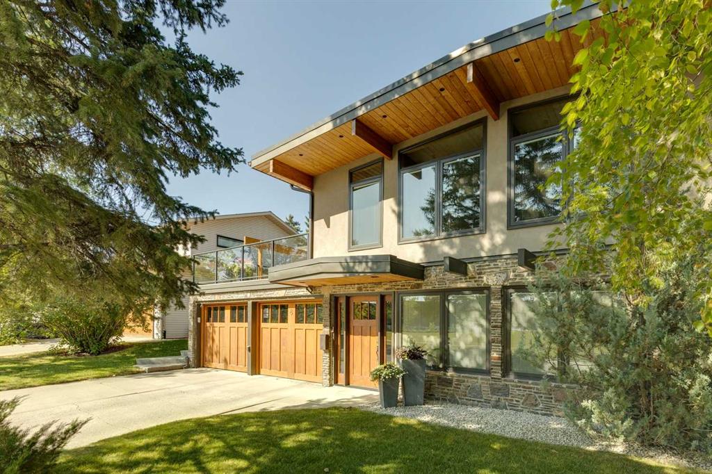 8 Vardana Place NW, Calgary, Alberta, T3A 0C5