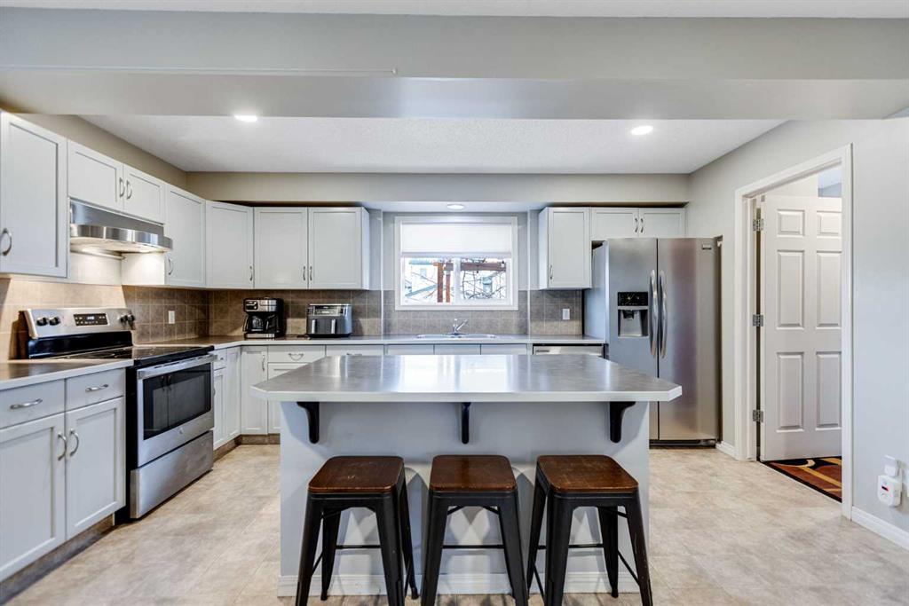 36 Bridlecrest Street SW, Calgary, Alberta, T2Y 4Y5