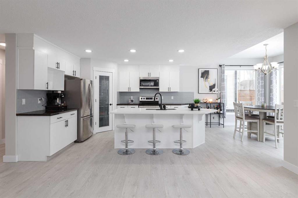 86 Cougarstone Court SW, Calgary, Alberta, T3H5R3