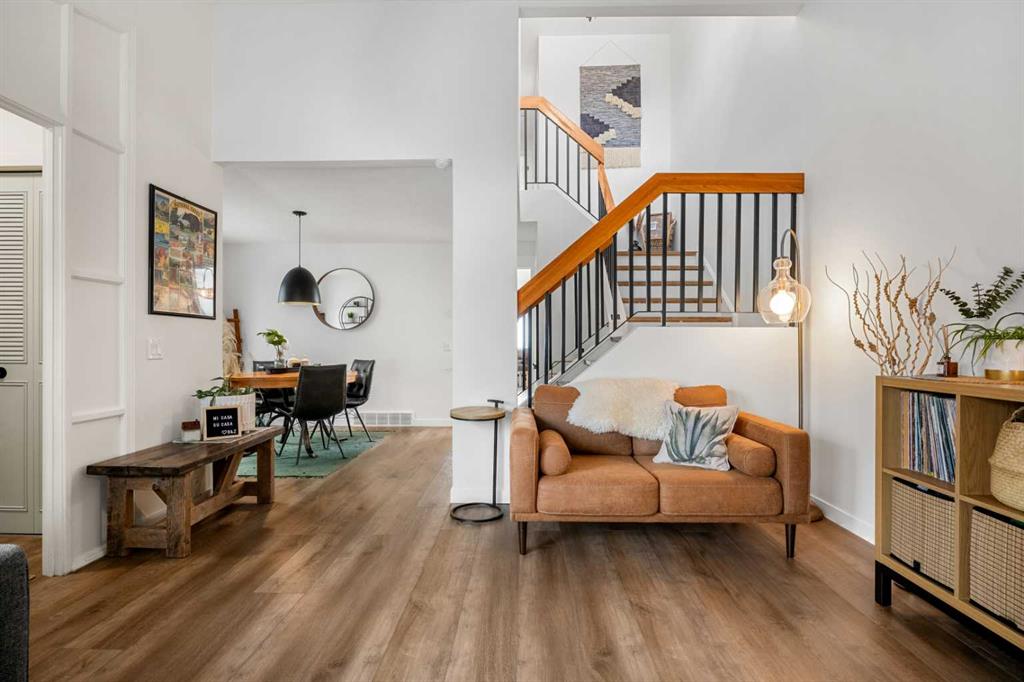 55 Coach Gate Way SW, Calgary, Alberta, T3H1L7