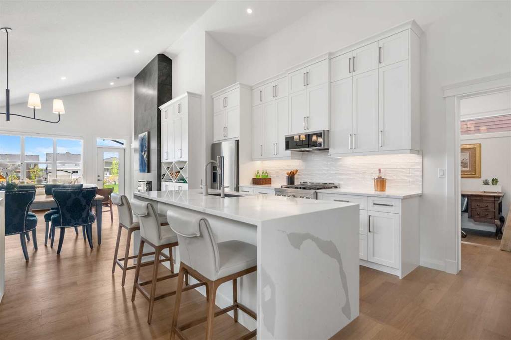 218 Mitchell Heath NW, Calgary, Alberta, T3R 2G2