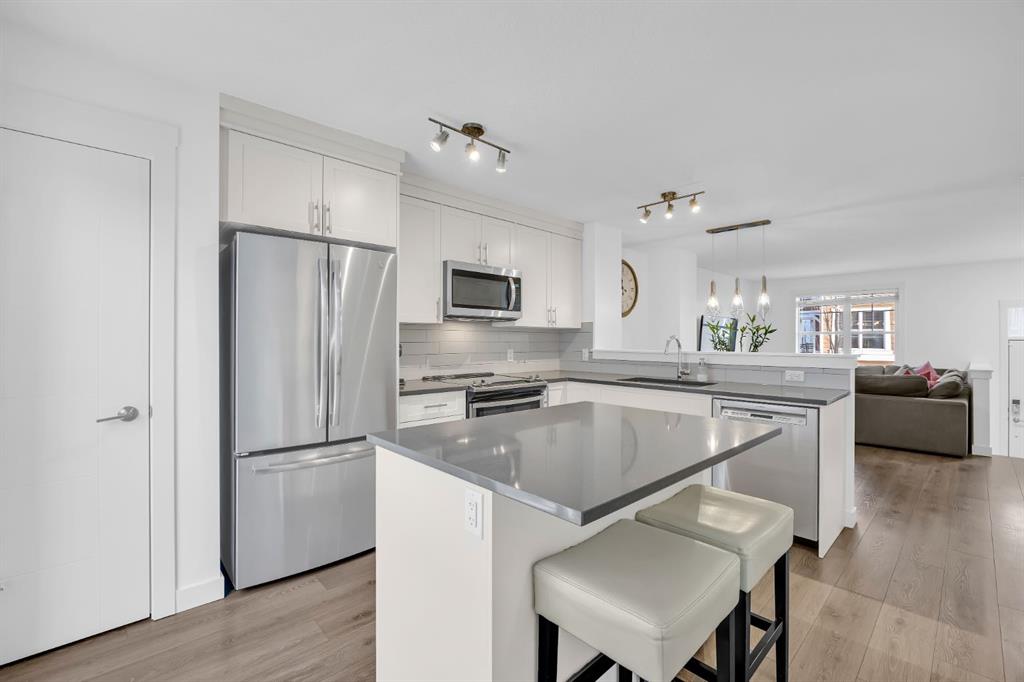 623 Cranbrook Walk SE, Calgary, Alberta, T3M 2V5