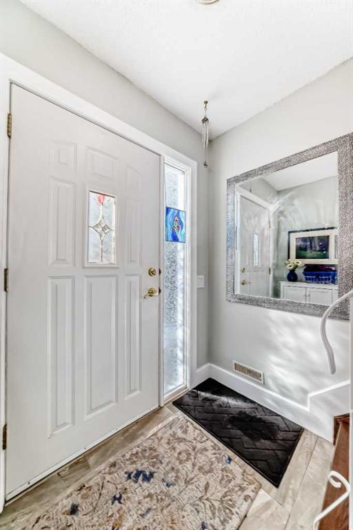 30 Edgewood Rise NW, Calgary, Alberta, T3A 2T7