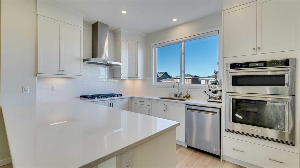 18 Amblehurst Path NW, Calgary, Alberta, T3P1W8