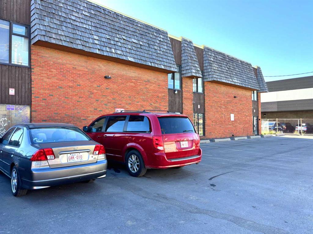 1817 48, Calgary, Alberta, T3K 3C1