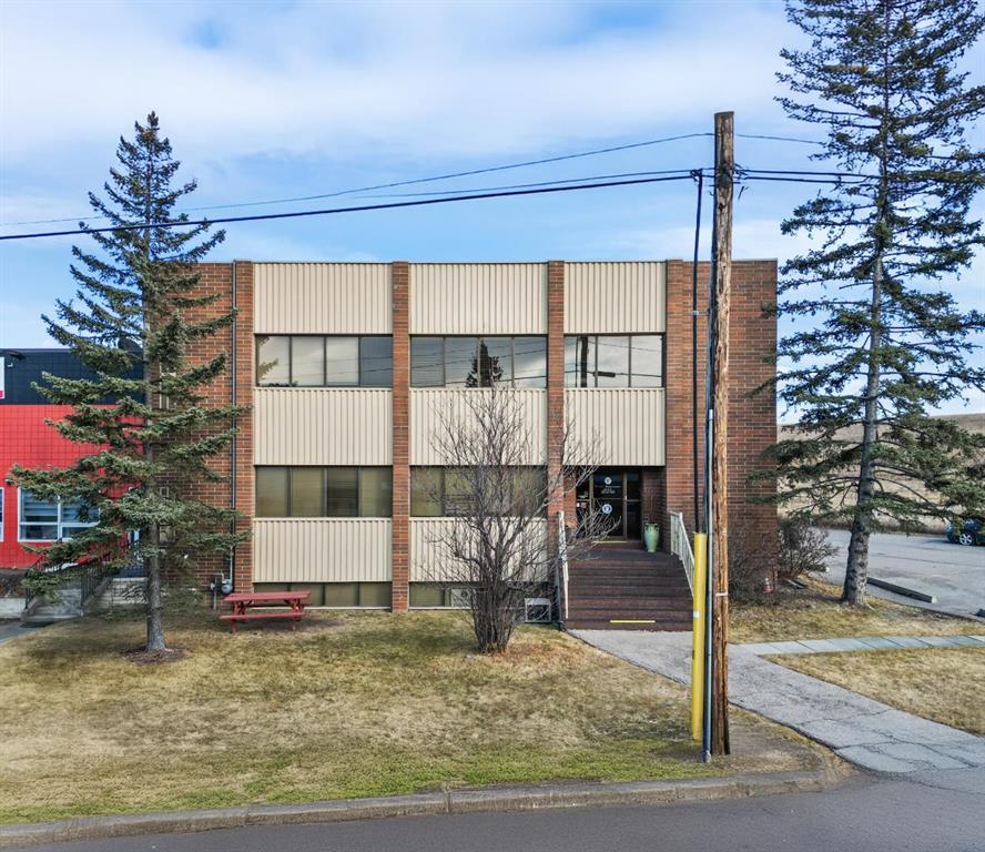 76 Skyline Crescent NE, Calgary, Alberta, T2K 5S7