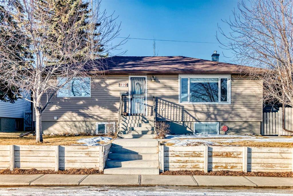 919 Robert Road NE, Calgary, Alberta, T3A 4W5
