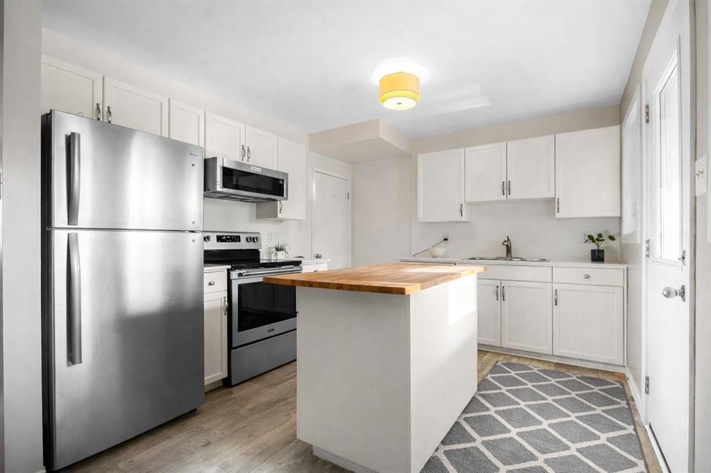 462 Killarney Glen Court SW, Calgary, Alberta, T3E 7H4