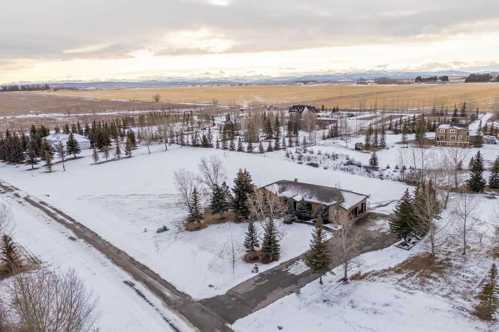 28 Clover Lane, Rural Rocky View County, Alberta, T3Z 1G9