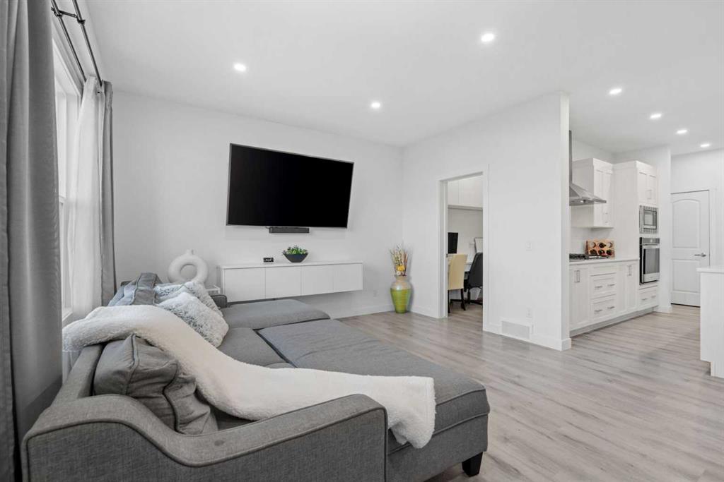 178 Sage Bluff Drive NW, Calgary, Alberta, T3R 1W2