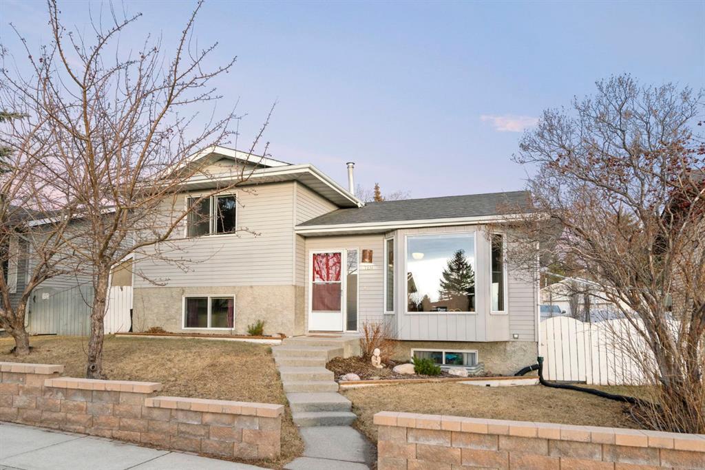 10 Carolina Drive W, Cochrane, Alberta, T4C 1C2