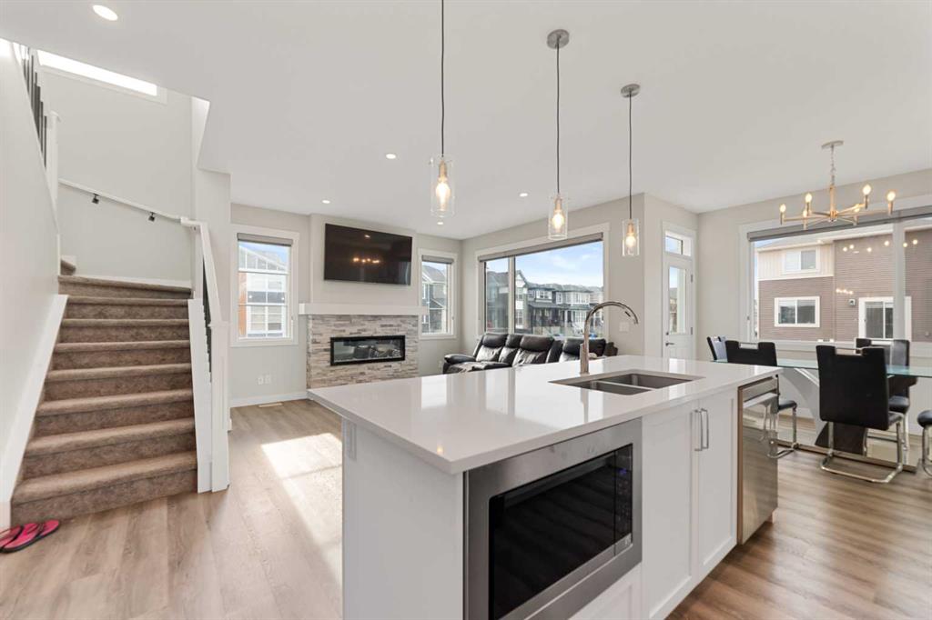 7 Corner Glen Common NE, Calgary, Alberta, T3N 2L5