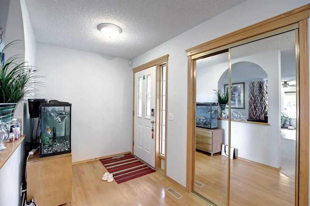 10661 Hidden Valley Drive NW, Calgary, Alberta, T3A5V3