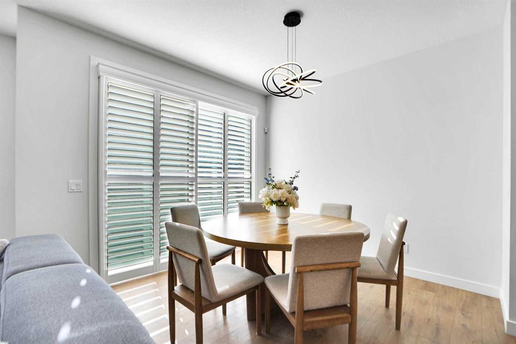 117 Amblehurst Green NW, Calgary, Alberta, T3P 1W8