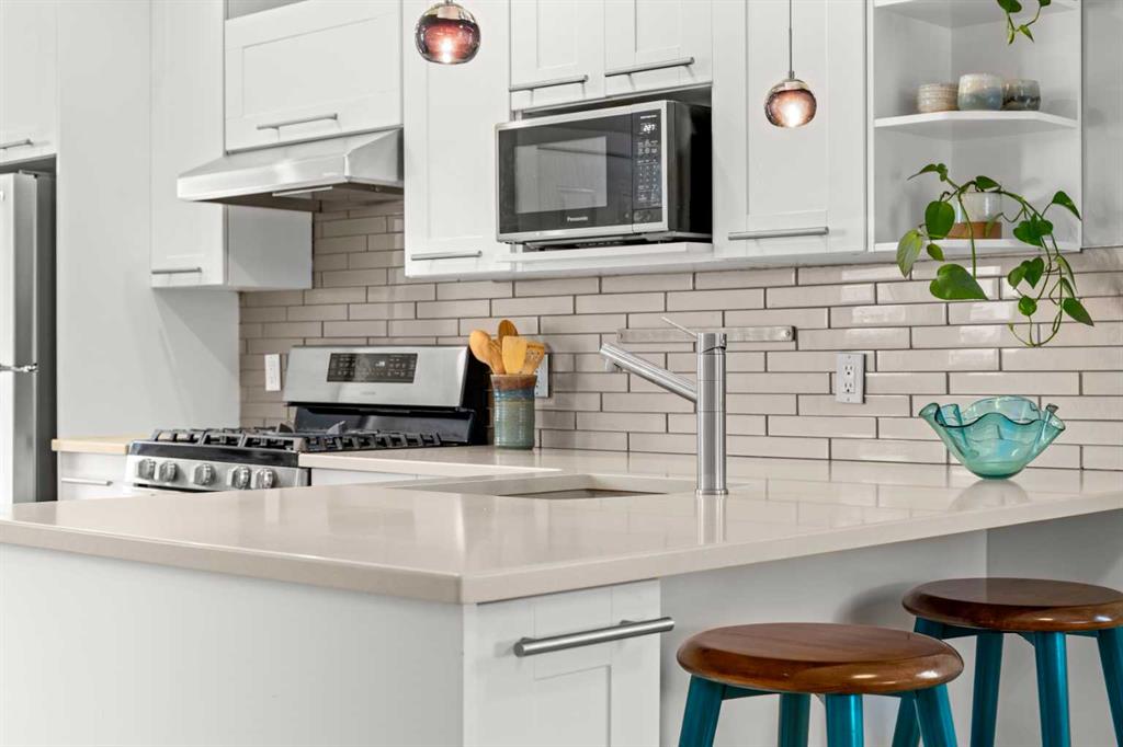 2714 17 Street SW, Calgary, Alberta, T2T 4N3