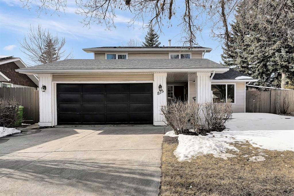 815 Woodpark Way SW, Calgary, Alberta, T2W 2T9