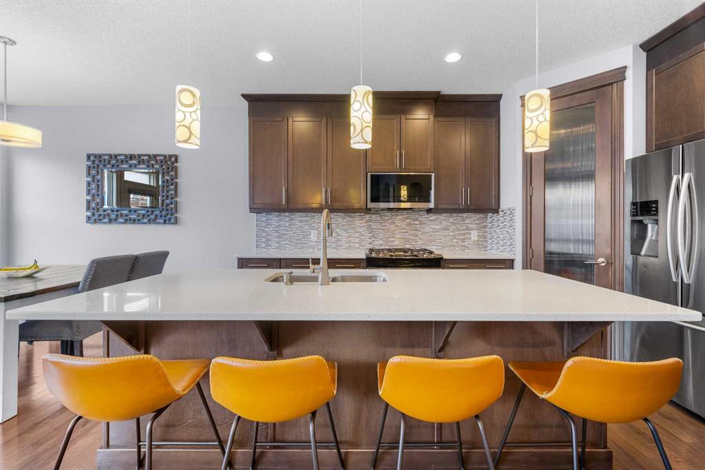 15 Sherwood Square NW, Calgary, Alberta, T3R 0N7