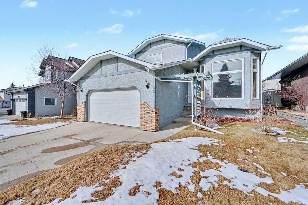 82 Wood Valley Drive SW, Calgary, Alberta, T2W 5V6