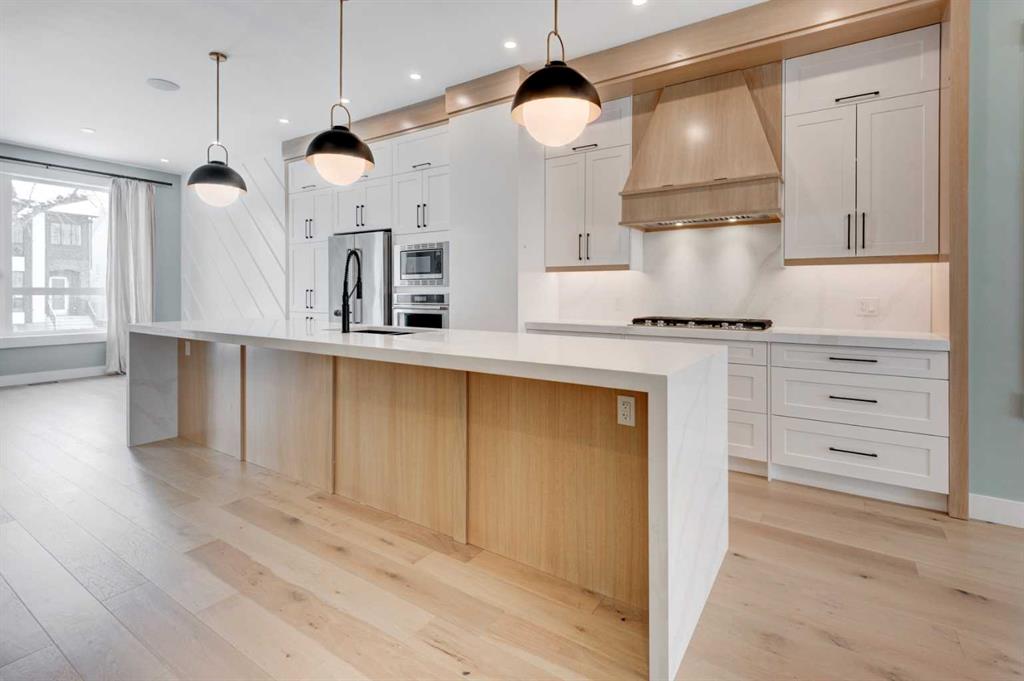 2425 27 Street SW, Calgary, Alberta, T3E 2G2