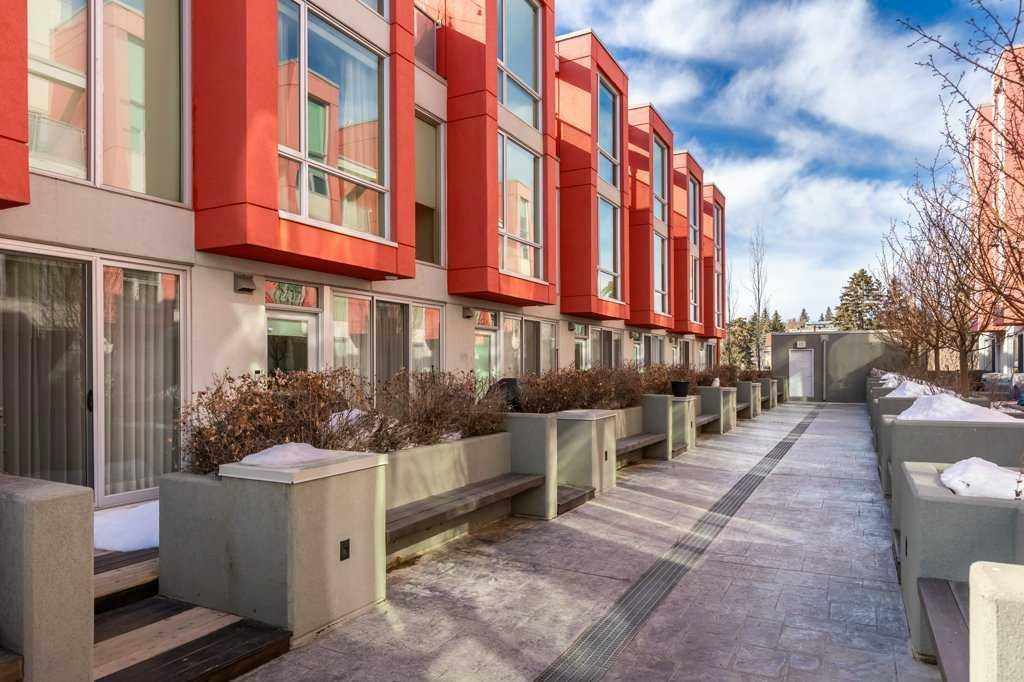 #203 2717 17 Street SW, Calgary, Alberta, T2T 4N4