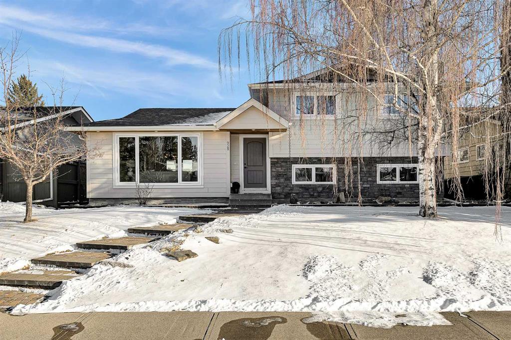 928 Lake Twintree Crescent SE, Calgary, Alberta, T2J 2W3