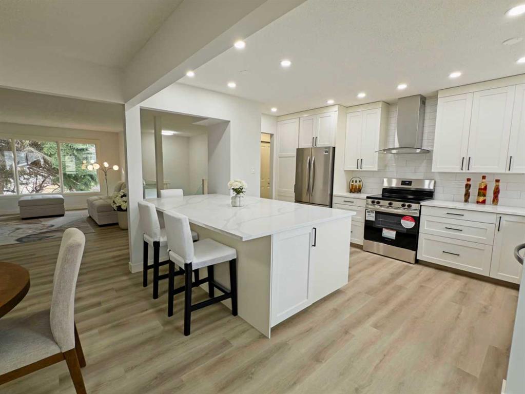 7032 78 Street NW, Calgary, Alberta, T3B 4H9