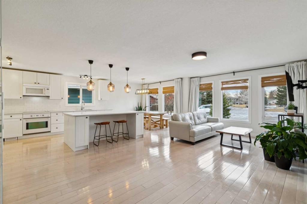 44 Shawcliffe Bay SW, Calgary, Alberta, T2Y1H1