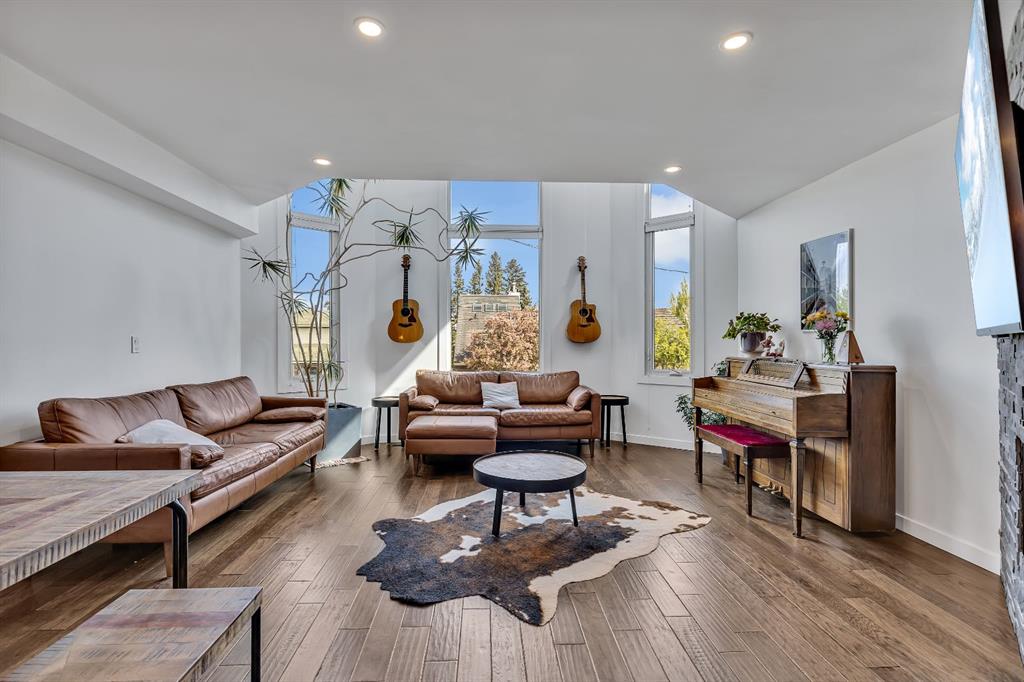 2033 21 Avenue SW, Calgary, Alberta, T2T 0N8