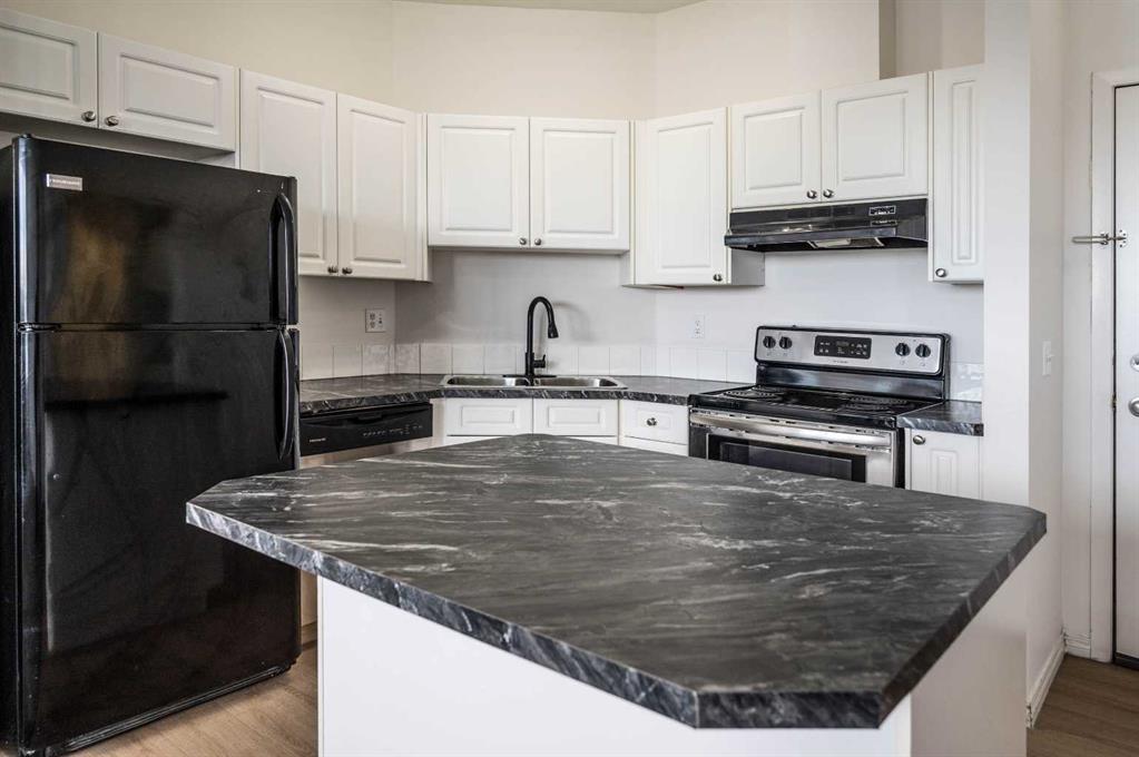 #310 1000 Applevillage Court SE, Calgary, Alberta, T2A7Z4