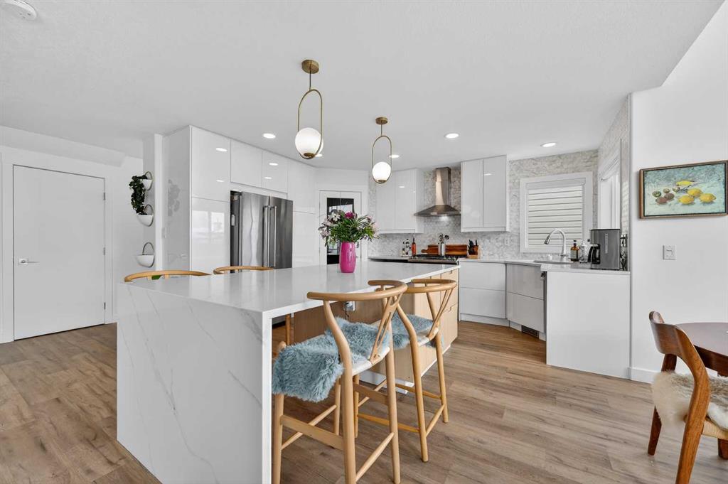 46 Springbluff Boulevard SW, Calgary, Alberta, T3H 4V6